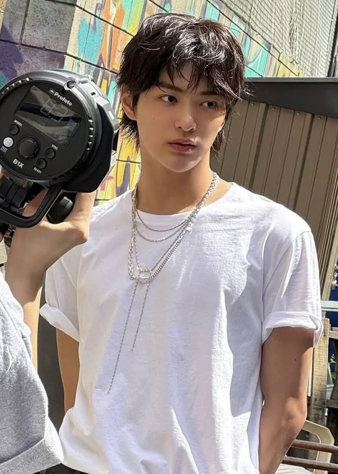 geonhocean's tweet photo. long hair keonho hits different https://t.co/I1yxEkx45p
