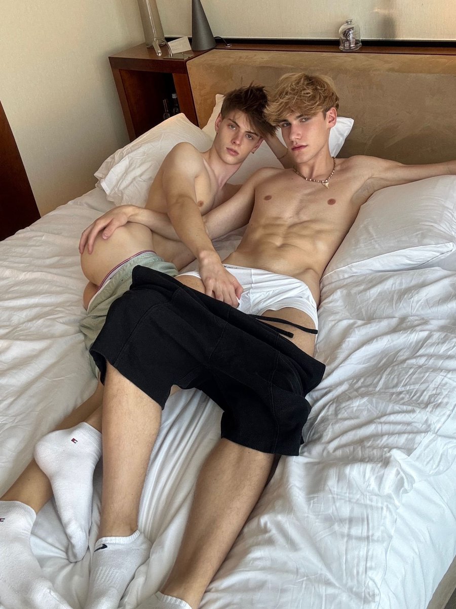 AnEpicBoy's tweet photo. What friends are for!? 🍆😈

https://t.co/Bmx4vDizMh https://t.co/PVT4Xh5kbz