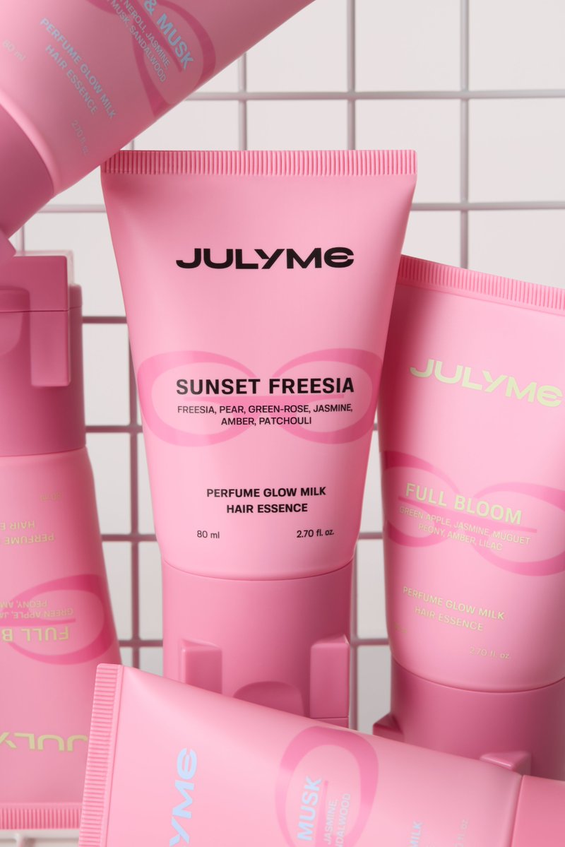 julymeofficial's tweet photo. 🎀新しいパッケージで、香るヘアケア🎀

𝑱𝑼𝑳𝒀𝑴𝑬 ヘアミルク リニューアル記念EVENT✨
お気に入りの香りを選んで、
毎日のヘアケアにときめきを🤍

パッケージリニューアルを記念して、
抽選で5名様にヘアミルクをプレゼント🎁

あなたが使ってみたいのはどの香り？💭
🌷サンセットフリージア
💐フルブルーム
🌿ウッディ＆ムスク

【参加方法】
① @julymeofficial をフォロー
② この投稿をリポスト🔁
③ ヘアミルクに期待すること＆希望の香りをコメント💬

【応募締切】
10/21(水) 23:59まで⏰
※応募期間：10/19(月)〜10/21(水)
※当選された方には10/22(木)にDMでご連絡します💌

たくさんのご参加をお待ちしています🫶

#JULYME #ジュライミー #ヘアミルク #プレゼントキャンペーン 

https://t.co/ToOHtkWPOD
