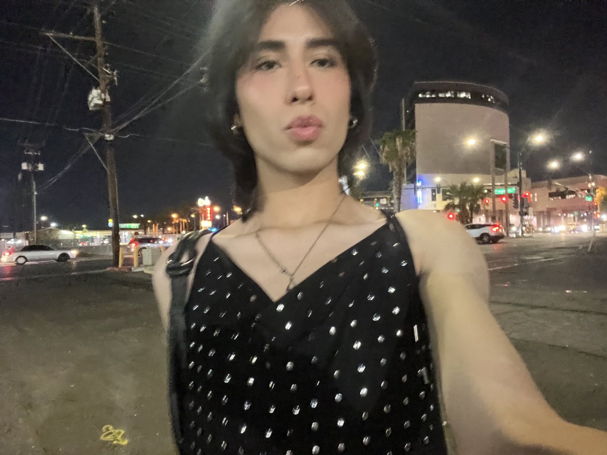 qrlxim's tweet photo. i 🩷 big cock 

 #femboy #gay https://t.co/xLHhtiDjOr