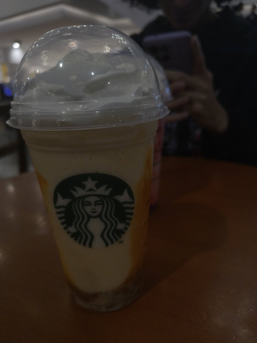 CathBlackParade's tweet photo. Meu maior desafio é sempre ir no Starbucks pq ninguém escreve certo Catherine, ou Lineker https://t.co/Ct53HodbDJ