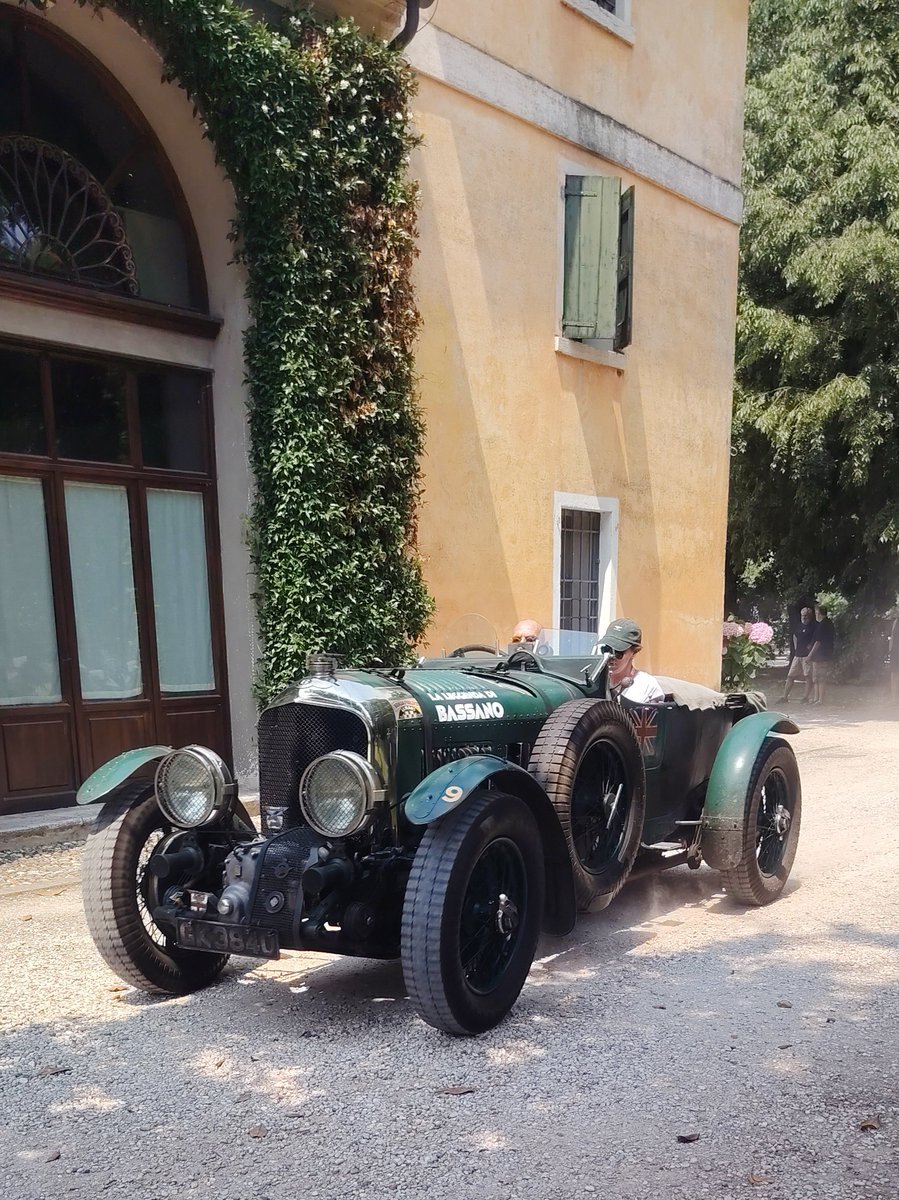 orsoladelzenero's tweet photo. #oldtimer https://t.co/YKaIUPa2GG