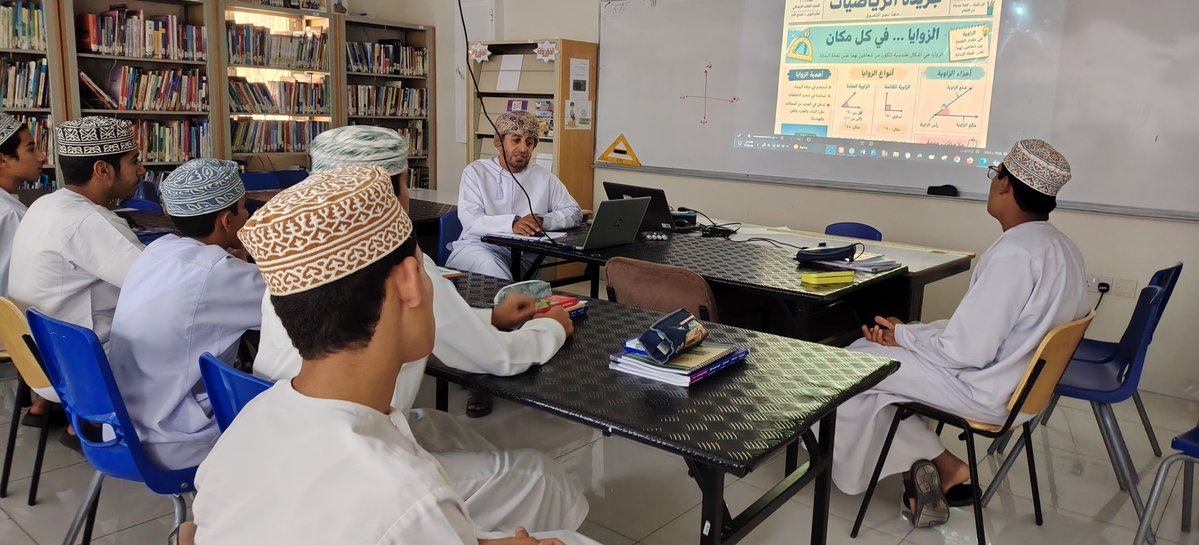EduGovDkh4327's tweet photo. نفذ الاستاذ مهنا الهنائي - معلم أول رياضيات -اليوم الأثنين 19-10-2026  ورشة تدريبية لطلبة الصف العاشر، والتي كانت بعنوان توظيف الذكاء الاصطناعي في الرياضيات، استمتع الطلبة بالتجربة الرائعة. https://t.co/FMg729T5DA