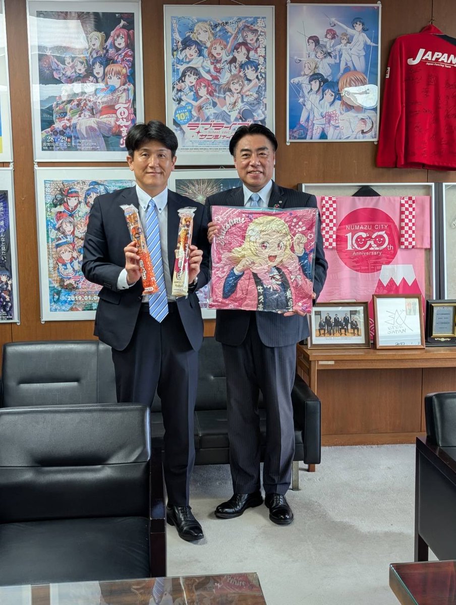 numatakazutoshi's tweet photo. #牛久市 内事業者とともに #沼津市 へ！
「#ラブライブサンシャイン」が #あげつち商店街 で大切にされ、ともに歩んできた歴史と情熱は大変参考となりました。
#頼重市長、職員の皆様、商店街の皆様、今後もご指導宜しくお願いします。

#うしくさんぽ #ぬまづさんぽ https://t.co/Sy83cSCd6T