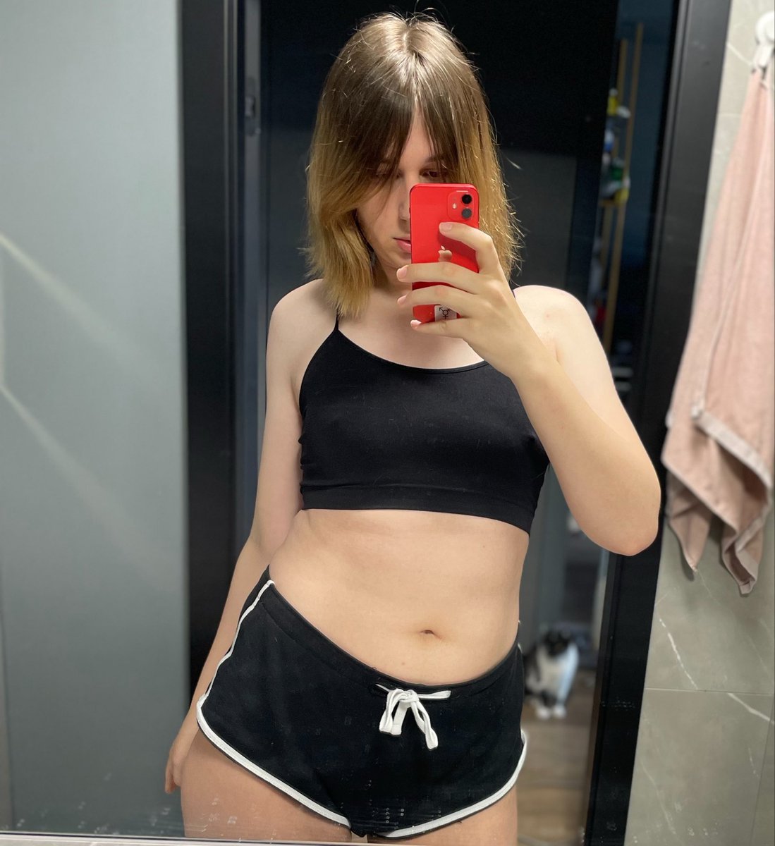 EstrogenVampire's tweet photo. I love being transgender, thank you estrogen :3 https://t.co/aPctq4UJF0