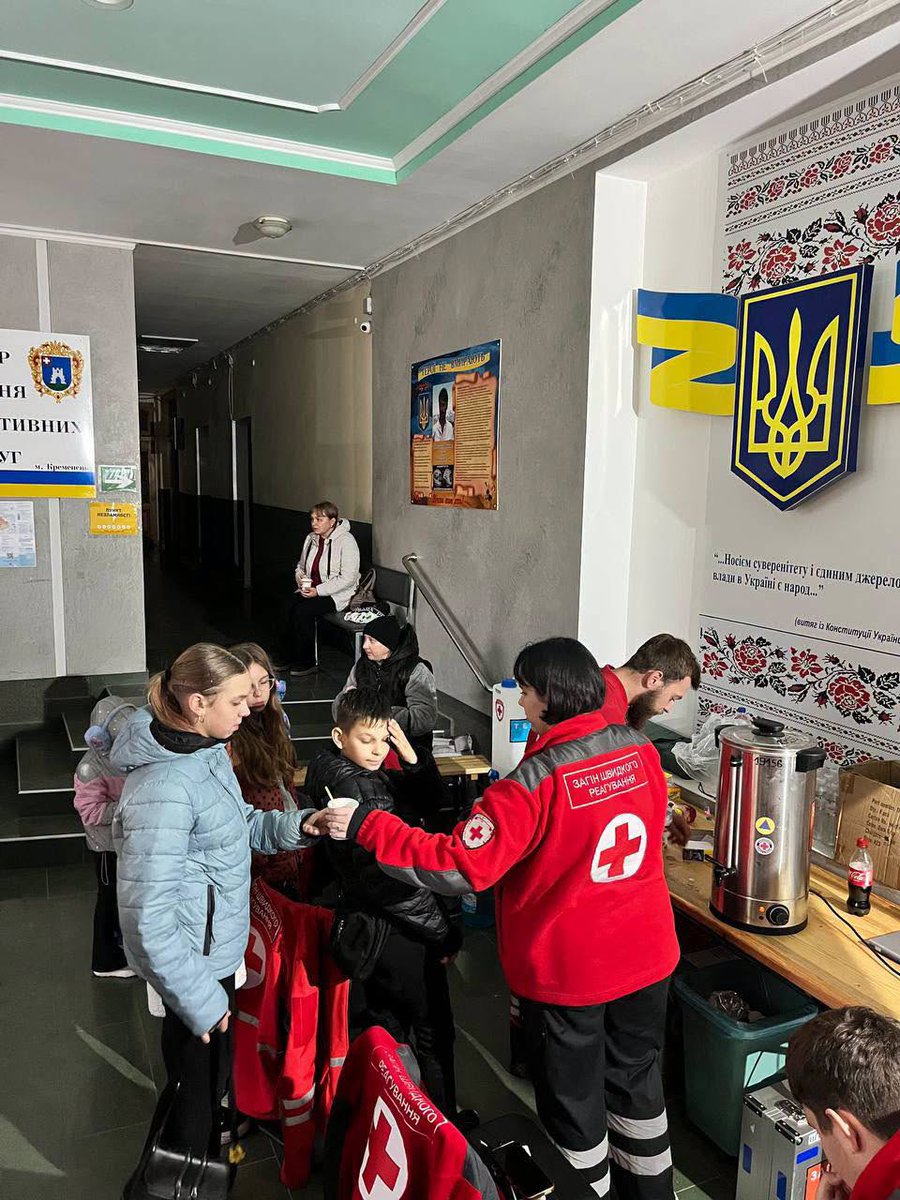 RedCrossUkraine's tweet photo. ⚡️🔋☕️ The Ukrainian Red Cross is helping run a resilience point in #Ternopil region after three days without electricity. Around 70 people have charged their devices, 40 have received hot drinks, and volunteers have provided first aid to two people. #EmergencyResponse https://t.co/I94WOkHa8N