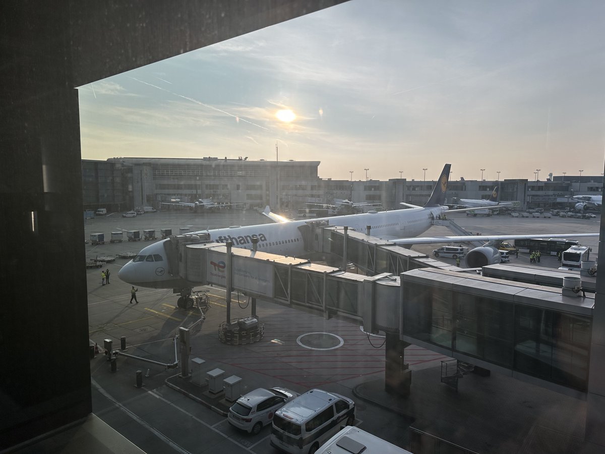 flightradar24's tweet photo. That’s a wrap on more than two decades of service for the Lufthansa A340-600. Thank you to the 871,000 people who followed along with us. We’ll have much more from the flight up on our YouTube channel soon. Stay tuned! https://t.co/VSyorgxkhX