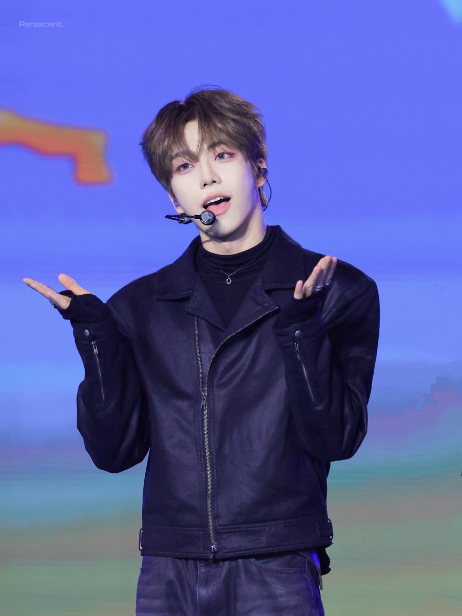 Renascent1013's tweet photo. 261018 Nol Festival

여기 물범 한 마리 있어용~ 🦭

#颜秋越 #ROWAN #로완
#MODYSSEY #모디세이 
 #안차우윗 #NGANCHAUYUET https://t.co/APoirwXSFI