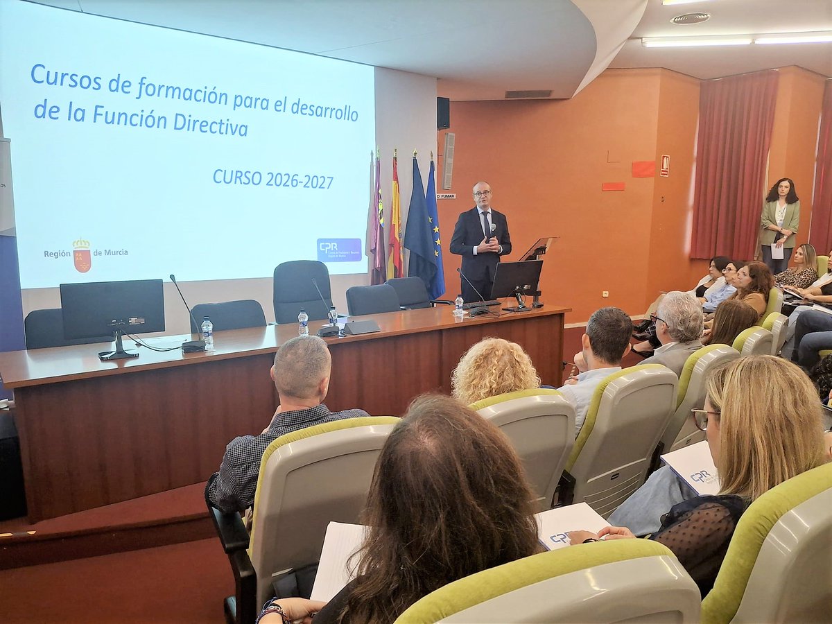 Educarm's tweet photo. 📚Comienza el curso para que 140 docentes se formen para ser directores de centros educativos.

👩‍🏫👨‍🏫El curso se celebrará hasta mayo y se trabajarán competencias como las responsabilidades de los equipos directivos, la organización y el funcionamiento de los centros, la gestión de los recursos humanos y materiales, el liderazgo pedagógico, la convivencia, la planificación estratégica y la evaluación.

#educación #RegióndeMurcia

🔗⬇️
https://t.co/yJK1hmcpYR