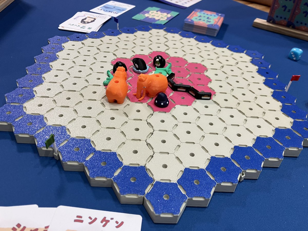 gunmetalgyoza's tweet photo. #餃子の遊んだボドゲメモ 

ペンギンウェイ

お互いを全力妨害する友情破壊バックギャモン？

割とエグい妨害のオンパレードになるので結構面白い。

戦略性は結構あるので仲の良い人と罵り合いながらやると熱い。 https://t.co/WaFSx5dyvj