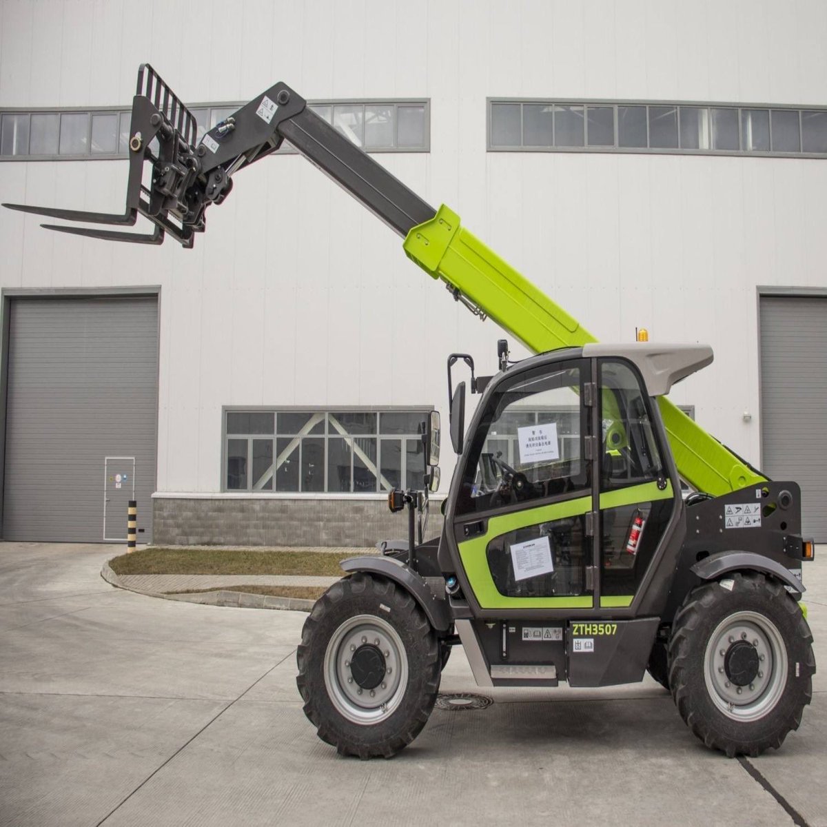 JinelleFu's tweet photo. ZOOMLION ZTH3507 3.5 Ton 7m Telehandler
Click the link or contact me for more details
Alibaba link: https://t.co/nSbOxuZAtK

#ZOOMLION #ZTH3507 #ZoomlionZTH3507 #telehandler #7mTelehandler #telescopichandler #telescopicforklift https://t.co/P9Er7fiNgN