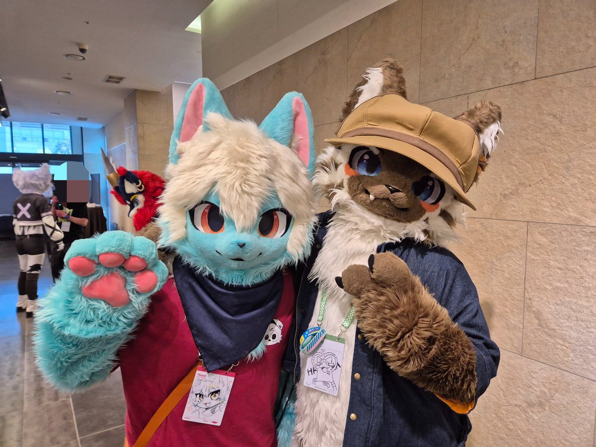 Hazel_fursuit's tweet photo. 고양이 두마리! 💚🤎

🐱🤎: @Siampoo_ https://t.co/TZ583XTj7B