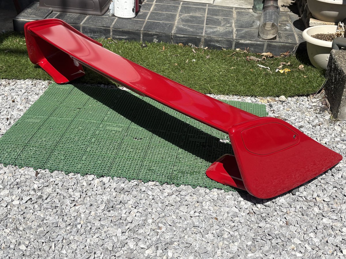ACCBOWCelica's tweet photo. セリカZZT型
純正OP メカニカルウイング 
色 スーパーレッドV

欲しい方いましたら譲ります...！
状態は多少の洗車傷がありますが良い方です。
値段は5万円で考えています
引き取り場所は埼玉、群馬あたりでお願いしたいです。
DMにて相談でも大丈夫です！ https://t.co/4RcnHusyaE