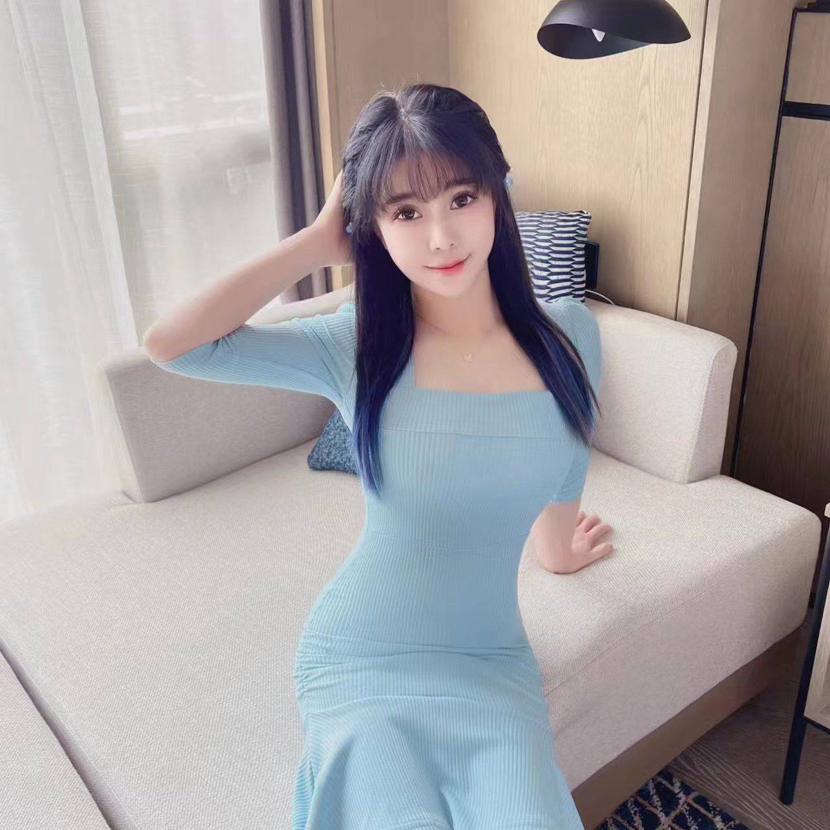 nuidehyo's tweet photo. 新しく付き合った彼女は本当に情熱的だ。ホテルに着くやいなや、私を引っ張って写真を撮ってくれとせがんだ。 #写真 #AI写真 #彼女 #セクシー #AI美女 #AIグラビア #ショッピング #nsfw https://t.co/nIlSWggV2D