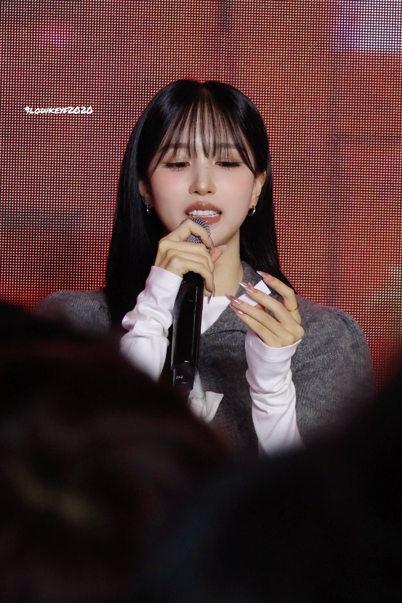 9lowkeyf2020's tweet photo. 261017 Fan Party🐧

#MINA #ミナ #미나 #名井南
#TWICE #트와이스 #トゥワイス https://t.co/MljKoFaugk