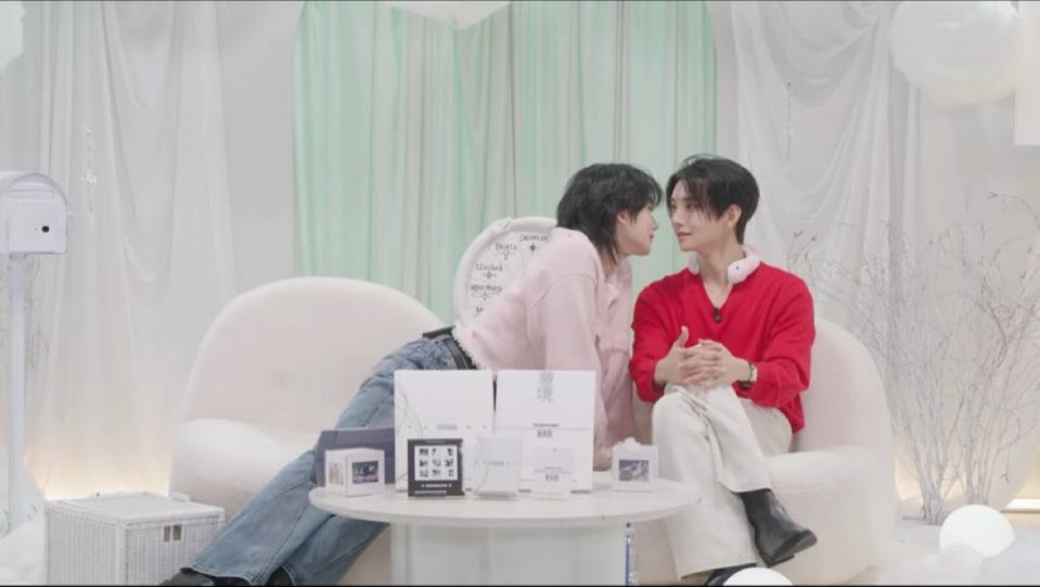 _jihanboos's tweet photo. Rules sa Jihan livestream :

1. Mag-pda
2. Mag-pda iba lang number

#정한X조슈아_카운트다운라이브
#DREAMSCAPE_CountdownLive
@pledis_17 https://t.co/z59iKkpBvX