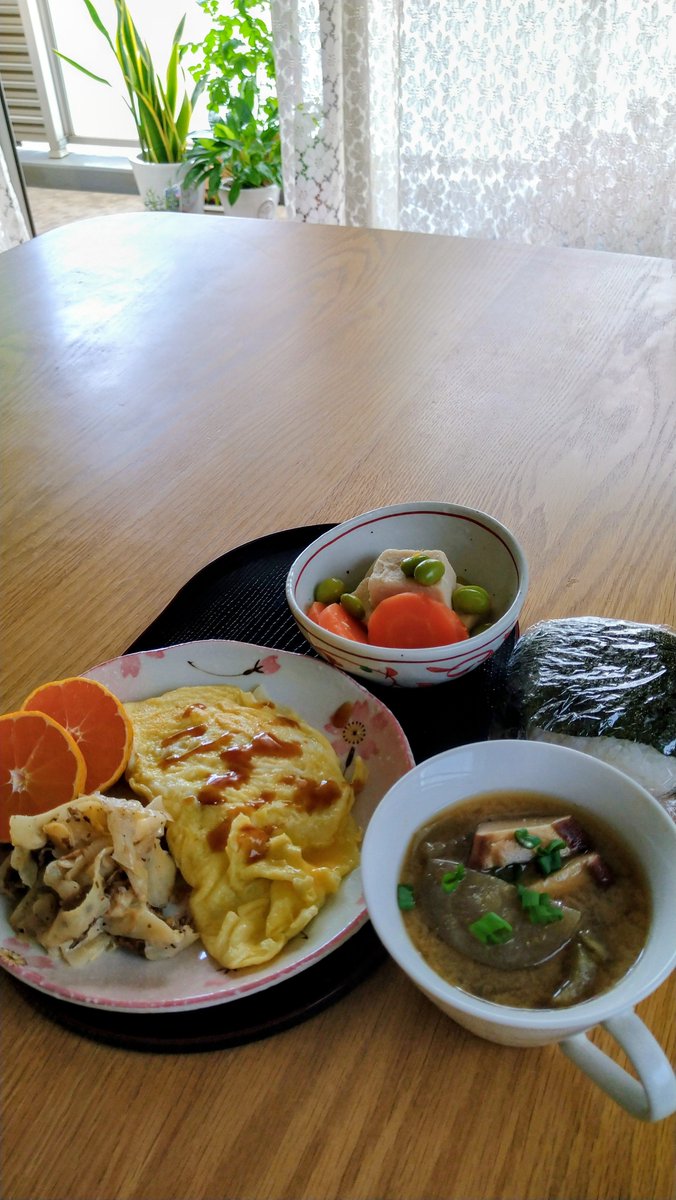 konatu003's tweet photo. アップルゴーヤ
一株から6個収穫出来ました
葉は干してコンポストへ…この循環している感じが好きです✨　

来年用の種もとれました🌱

苦みが抑えられるので隠し味にマヨネーズを少し使います😋

＃ゴーヤのマヨネーズ炒め https://t.co/eyJljvqrWe