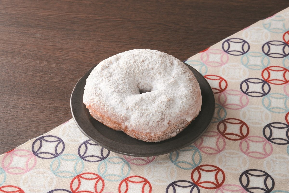 modelpress's tweet photo. 【あす10/20発売🍩️】
ローソン新作ドーナツ
「もちどー きなこ／シュガー」
https://t.co/KBiWsUyrav

ほどよい弾力ともちっとした食感の
水分を多く含んだ生地を使用✨

💬開発担当者コメント
「食感や香ばしい味わいにこだわり、何度も試作を繰り返した2品です」 https://t.co/gE20FgYAVv