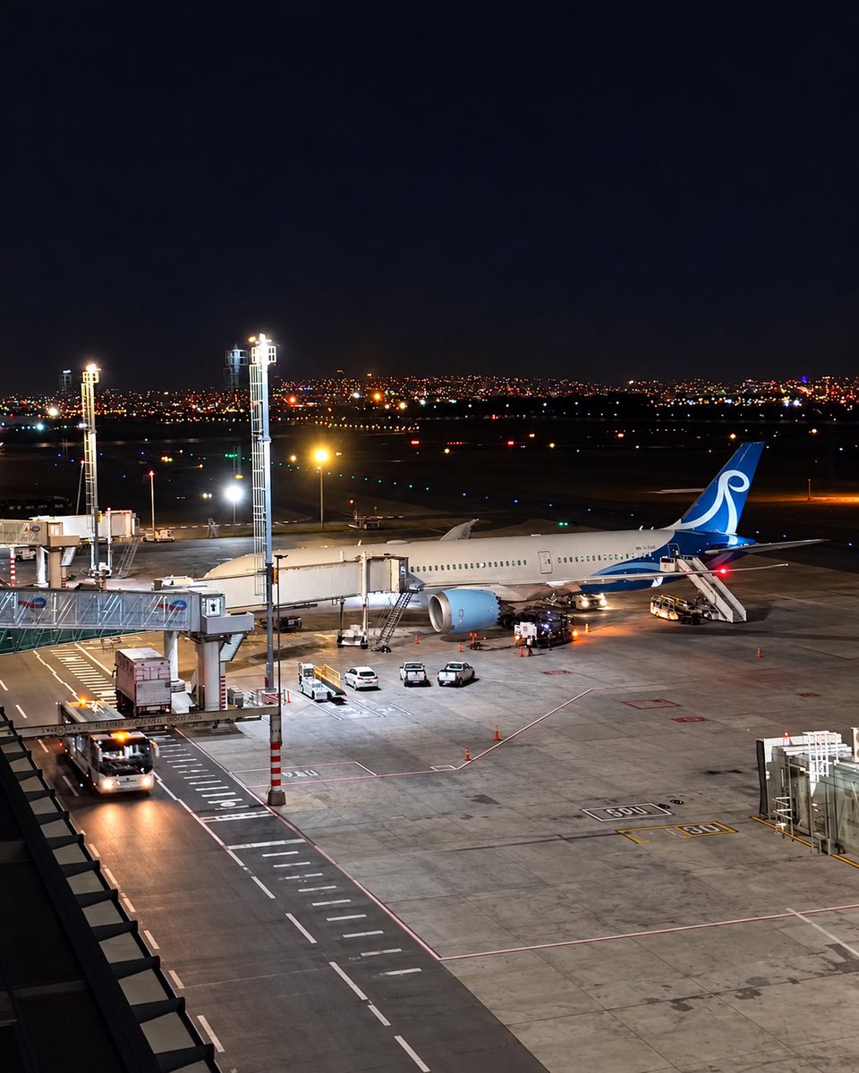 capetownint's tweet photo. Summer is landing at Cape Town International Airport! ☀️ Seasonal flights to London, Zurich, Frankfurt and Paris are now available with Virgin Atlantic, Edelweiss, Condor, Air France and Norse Atlantic Airways. ✈️ 

#CTIA https://t.co/nYBvCdHipC
