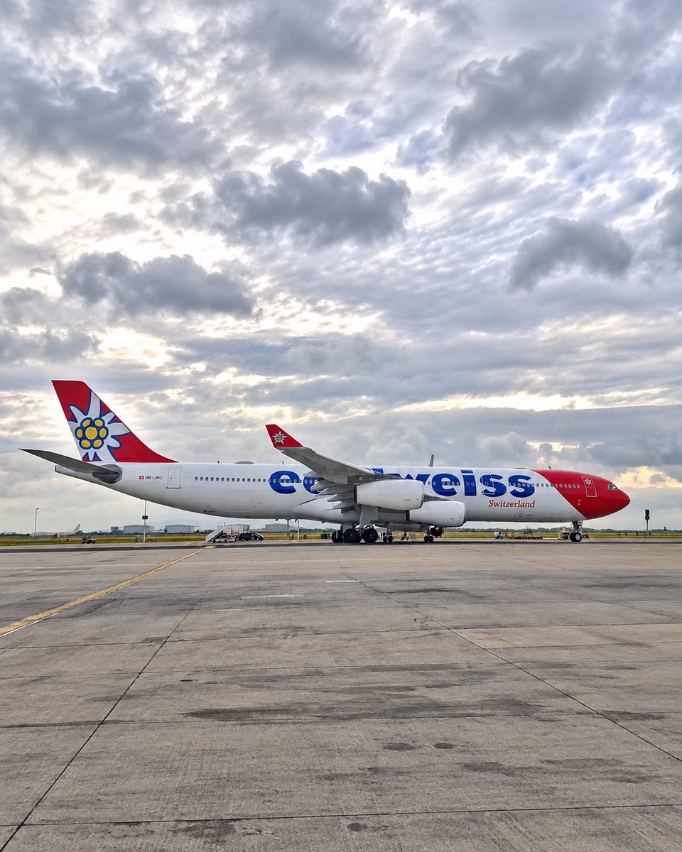 capetownint's tweet photo. Summer is landing at Cape Town International Airport! ☀️ Seasonal flights to London, Zurich, Frankfurt and Paris are now available with Virgin Atlantic, Edelweiss, Condor, Air France and Norse Atlantic Airways. ✈️ 

#CTIA https://t.co/nYBvCdHipC