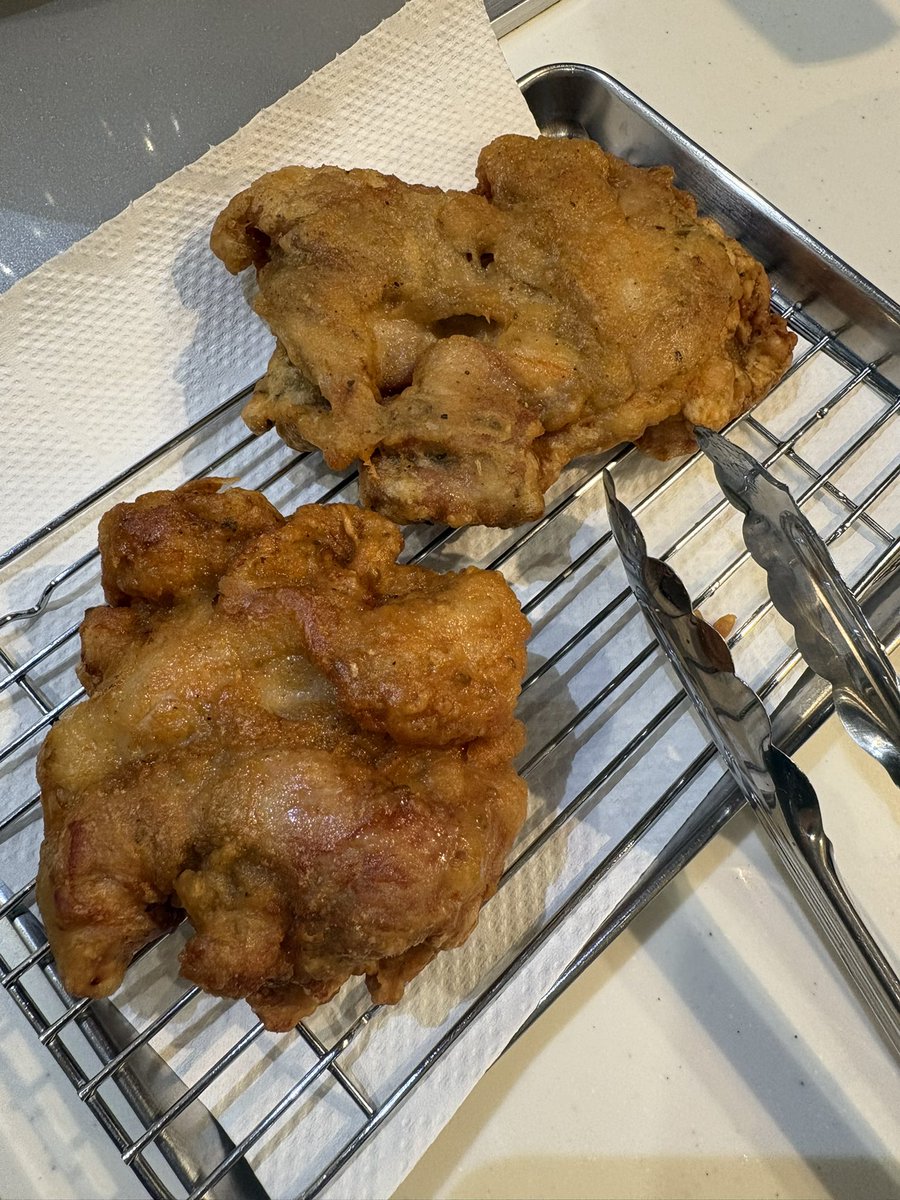 tennessean1127's tweet photo. 夜勤ですが目が冴えてしまったので弁当作った
リュウジさんのレシピ、至高のチキンフィレオです
ほんの気持ちアレンジ加えてます
たかが自分の弁当のためだけに揚げ物とか普段は絶対やらないんですが食べたくなっちゃったのとレタスがダメになりそうだったのでつい作っちゃいました https://t.co/GwXFLIiBrI