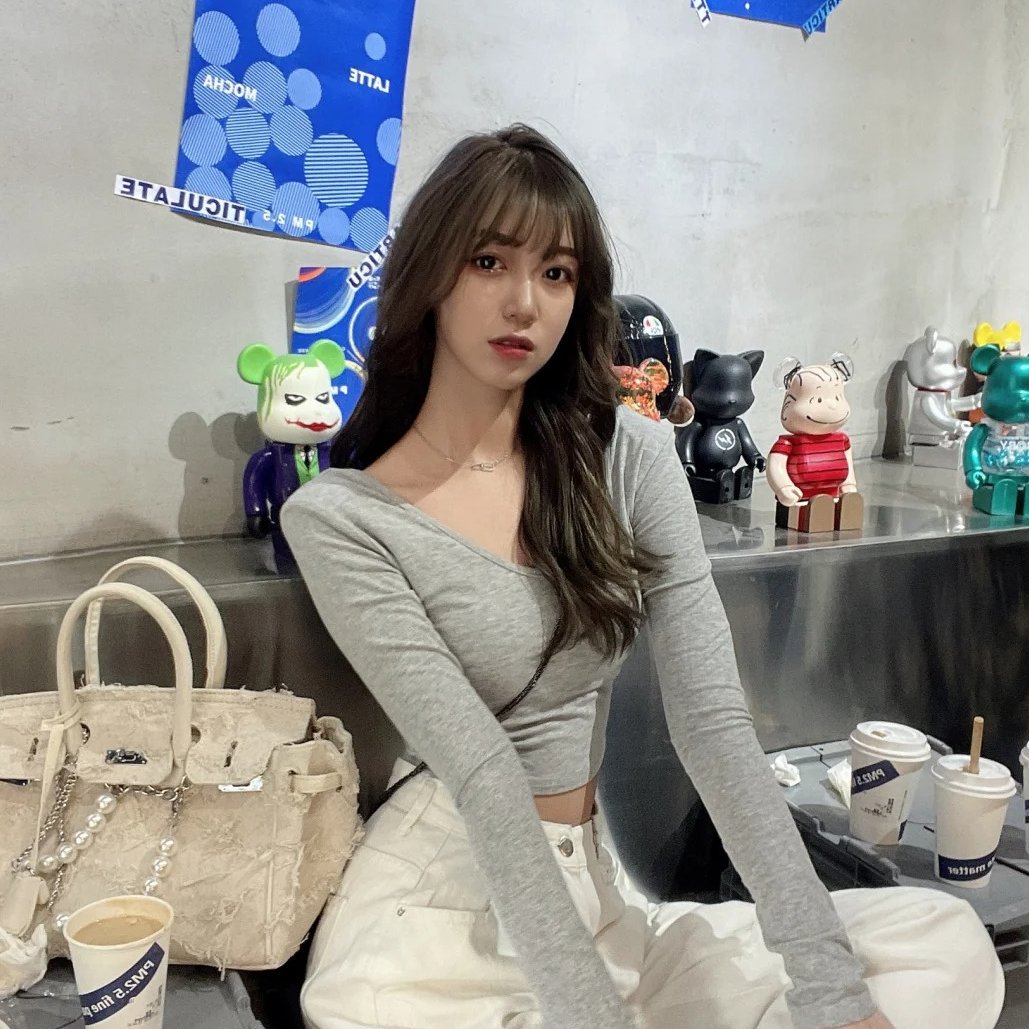 AngelinaFord45's tweet photo. Exploring a cool creative store.#indoorvibes https://t.co/O22BiYWj0J