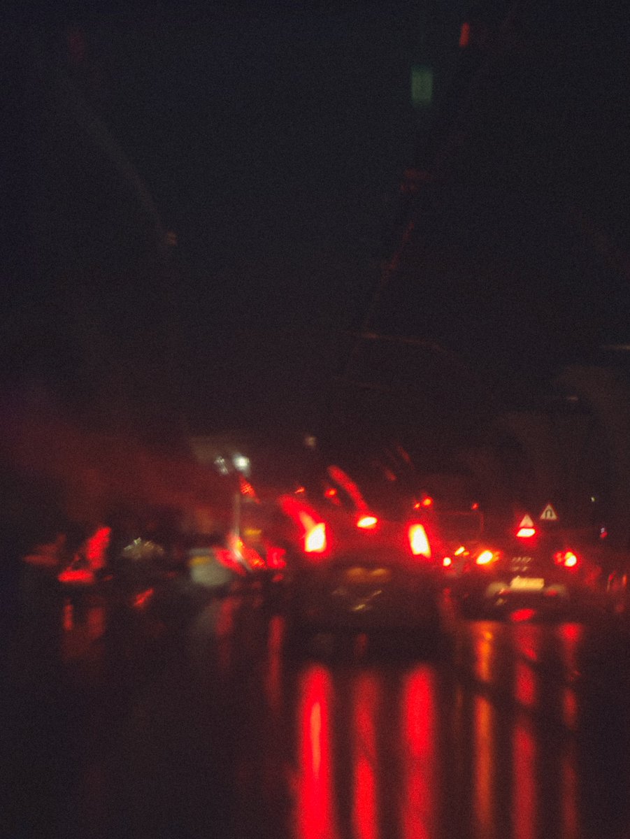 lycanthropez17's tweet photo. blurry blr nights https://t.co/qYjnhI7CGC