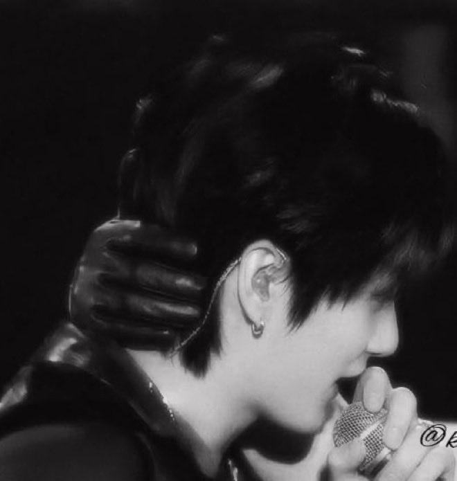 jungkovtae's tweet photo. IM MELTING... https://t.co/ZOVlLuNCsq