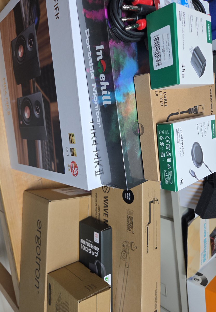 JOY05304604's tweet photo. 上京して5年が立つのを記念してデスク周りの大改造部品第一弾 https://t.co/BJUo0xLJZo