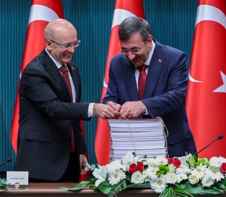 bakbulut75's tweet photo. CENAZE SİZİN EVDE DEĞİLSE, HELVA TATLI GELİR!

#ANAPARAyoksaSANDIKvar
#KurumlarizlediDOLANDIRILDIK
#PPFCumhurbaşkanımlaÇözülür
#18EkimdeAnkaradayız
@MSCI_Inc
@spkgovtr
@Akparti 
@abakingurlek
@memetsimsek
@_cevdetyilmaz 
@iletisim
@RTErdogan https://t.co/7SZ20hXfBE