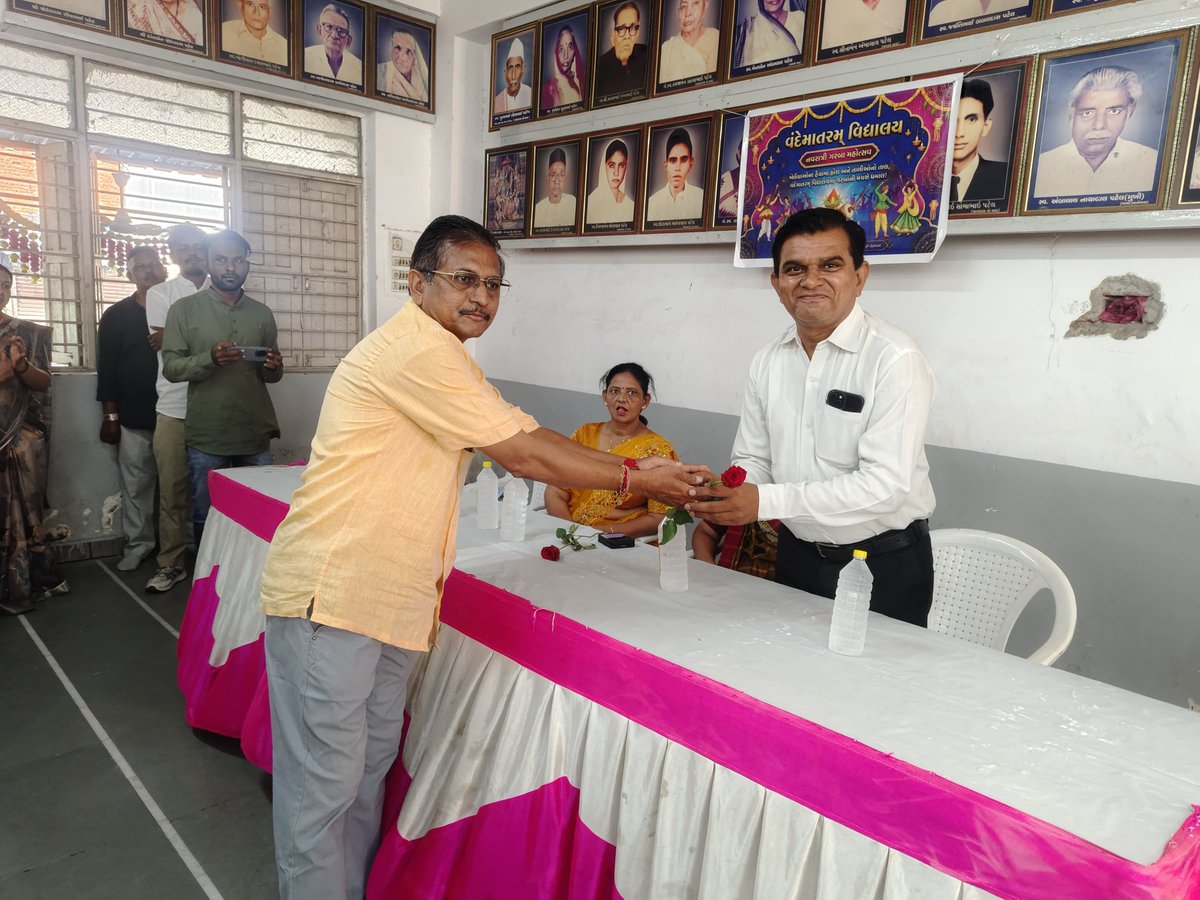 idrrakeshbjp's tweet photo. આજરોજ વંદે માતરમ્ સ્કૂલ દ્વારા આયોજિત પવિત્ર અને આનંદમય નવરાત્રિ ગરબા મહોત્સવમાં ઉપસ્થિત રહી માતાજીની આરતી અને પૂજનમાં સહભાગી થવાનું સૌભાગ્ય પ્રાપ્ત થયું.
 વિદ્યાર્થીઓ તથા શાળા પરિવારના ઉત્સાહ અને ભક્તિભાવનો આનંદ માણ્યો.

#VandeMataramSchool #Navratri #GarbaMahotsav #Amraiwadi https://t.co/epqT6NqfeI