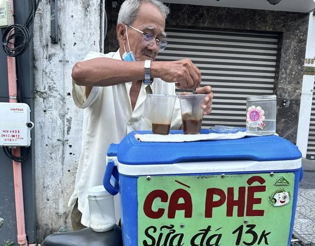 VietNewsGateway's tweet photo. 'Livelihood Stalls' on Google Maps: New platform lets users contribute to street vendor map in Ho Chi Minh City

Full story: https://t.co/iWLcsjhv5n https://t.co/Jyv5I24Jgo
