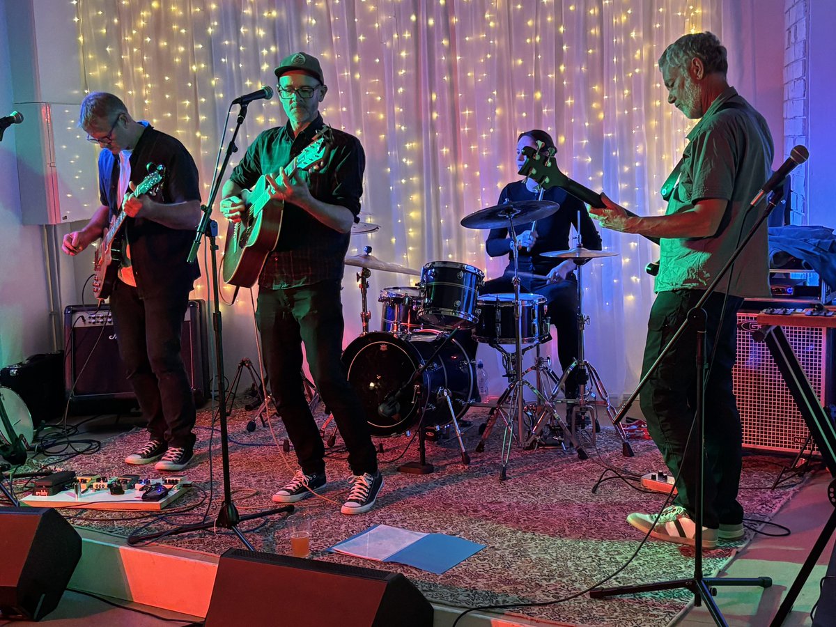 InLoveWithAView's tweet photo. Whanganui #CowPunksters “River City Riff Raff”,The Firebird Cafe , Levin,Horowhenua
Lazy Comparison: Paul Heaton/Richard Hawley with a large dash of Henry Priestman
Great to see a Doves style instrument change throughout the set, with a drummer moving to banjo
#LifeIsLive 🤘 https://t.co/ZFU7Vu0WrC