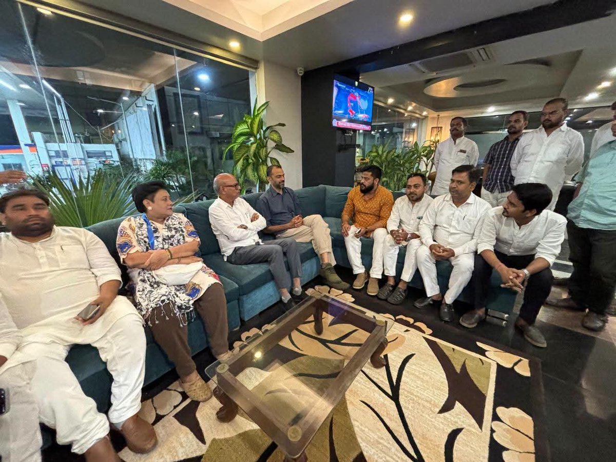 Aman_BPCC's tweet photo. कोशी स्नातक निर्वाचन क्षेत्र में चुनावी गतिविधियों को गति देने और संगठन को मजबूत बनाने की दिशा में निरंतर प्रयास जारी है।

प्रदेश कांग्रेस AICC प्रभारी श्री @Allavaru जी एवं बिहार प्रदेश अध्यक्ष श्री @rajeshkrinc  जी के साथ विभिन्न जिलों में चुनावी कार्यक्रमों में सहभागिता। https://t.co/xrsIhDVKjy