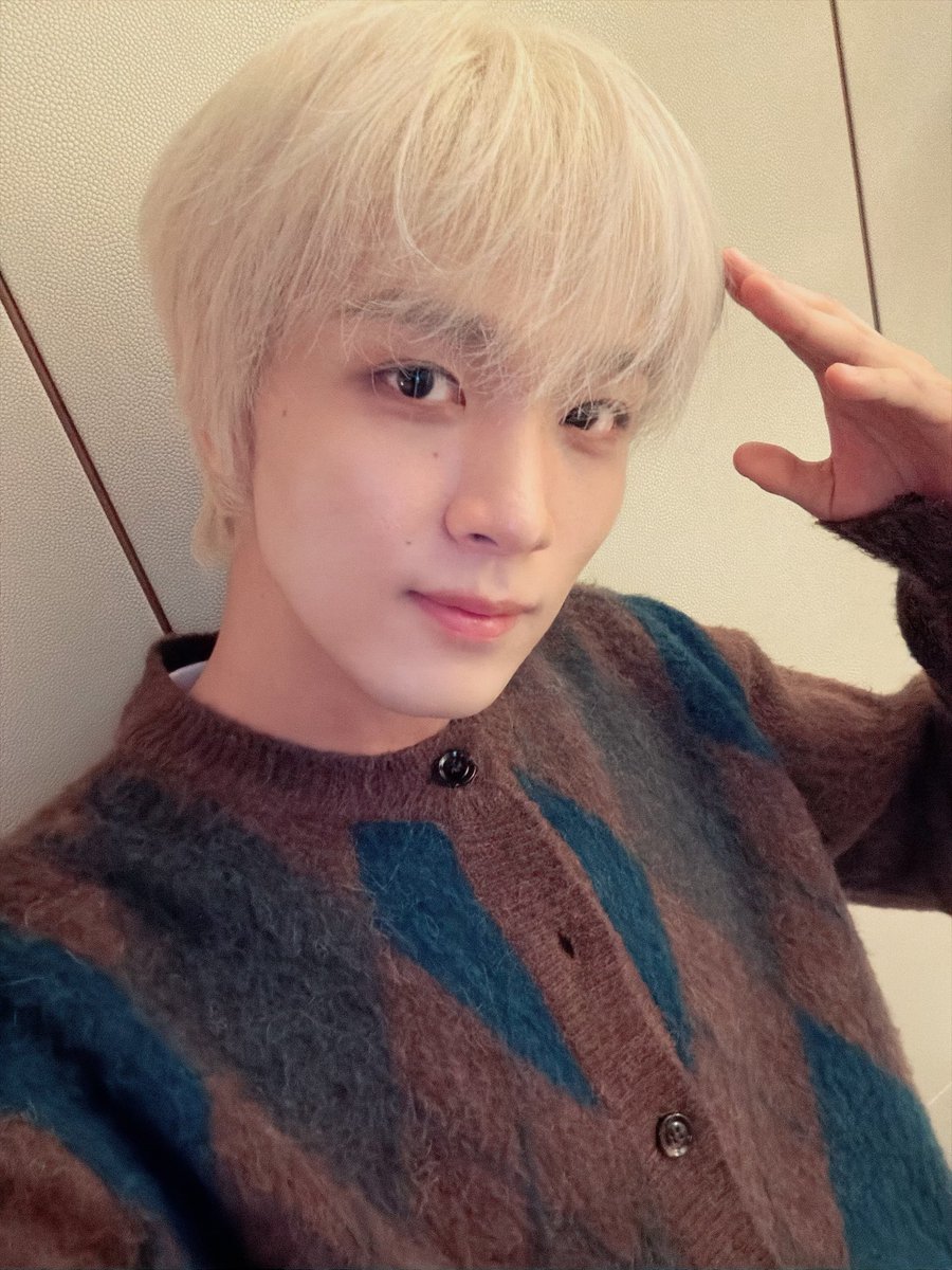 dailyhaechan's tweet photo. 261017 haechan bbl 🐻💭

“today’s haechan” https://t.co/b362SIi7kE