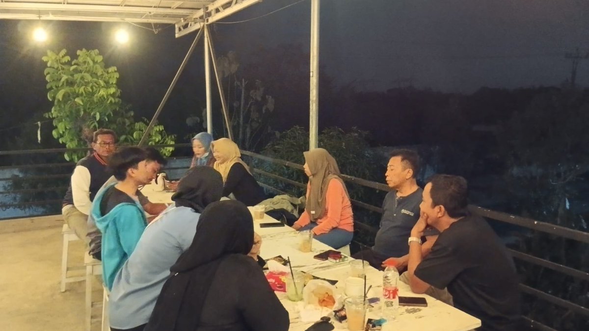sahru2904's tweet photo. Senja di Caffe Cates Kebandingan https://t.co/hn5mYvaQOb