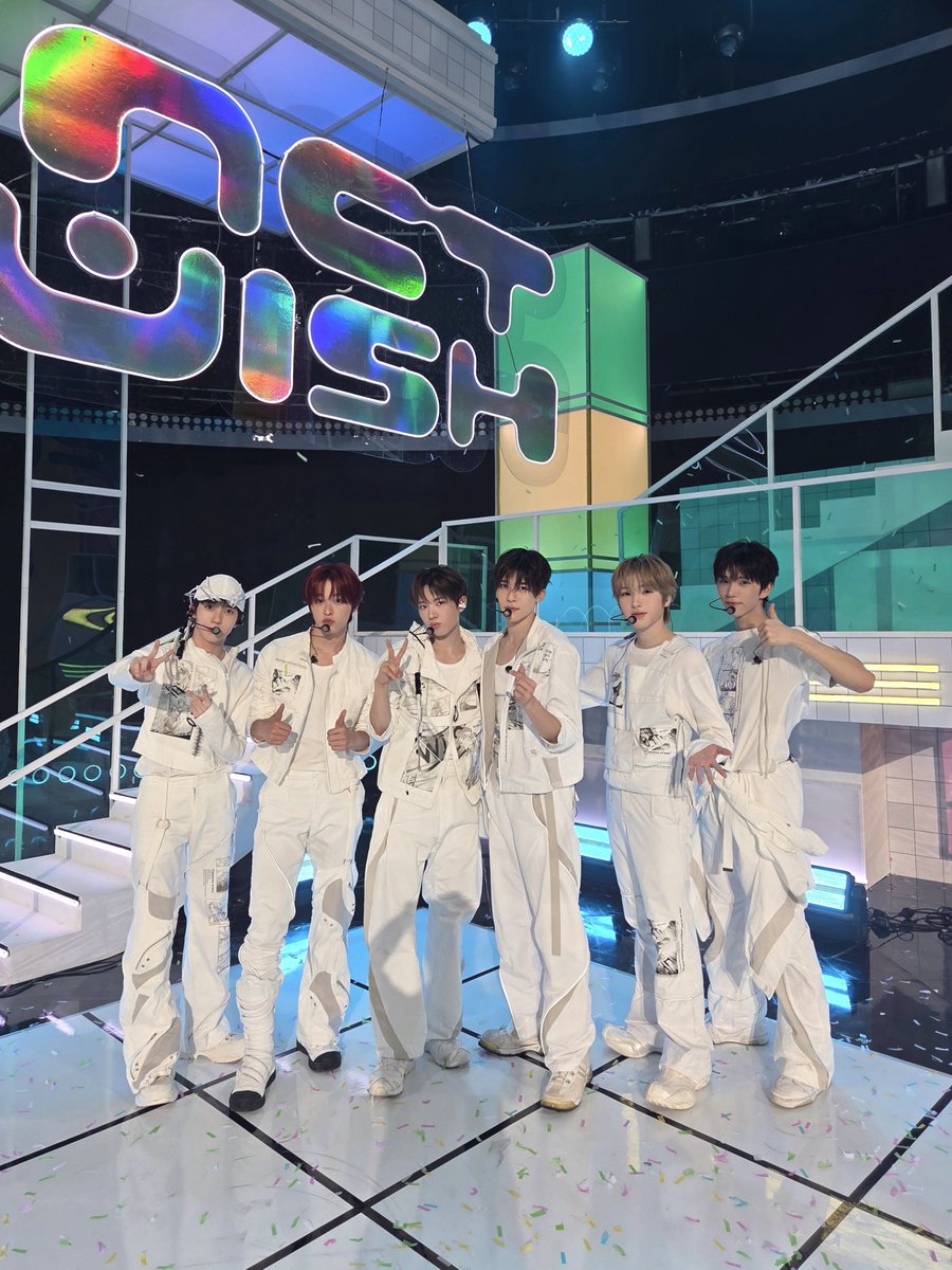 nctwishofficial's tweet photo. 오늘 음악중심 잘 보셨나요~?👀
마지막에 옷도 바뀌고 멋진 효과도 들어가서 신기하더라구요!!!
그리고 무엇보다 열심히 응원해 주는 시즈니의 목소리도 잘 담겨 있어서 정말 좋았어요🥰
좋은 기분으로 이번 주 마무리까지 잘해봅시다요~
시즈니 항상 고맙고 사랑해요💚

EVERYTHING, ALL AT ONCE, NEO
https://t.co/oVNKWPOuPK

#JAEHEE #재희 #ジェヒ
#NCTWISH #ISPY
#NCTWISH_ISPY
#NCT_10TH_ANNIVERSARY