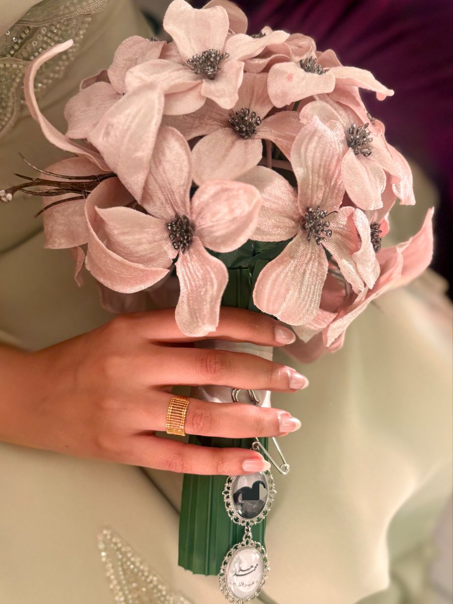 EffAey___'s tweet photo. مبارك لرفيقة الدرب التي تستحقّ من الحياة أجمل نصيب🤍💍 https://t.co/18f628zp8J