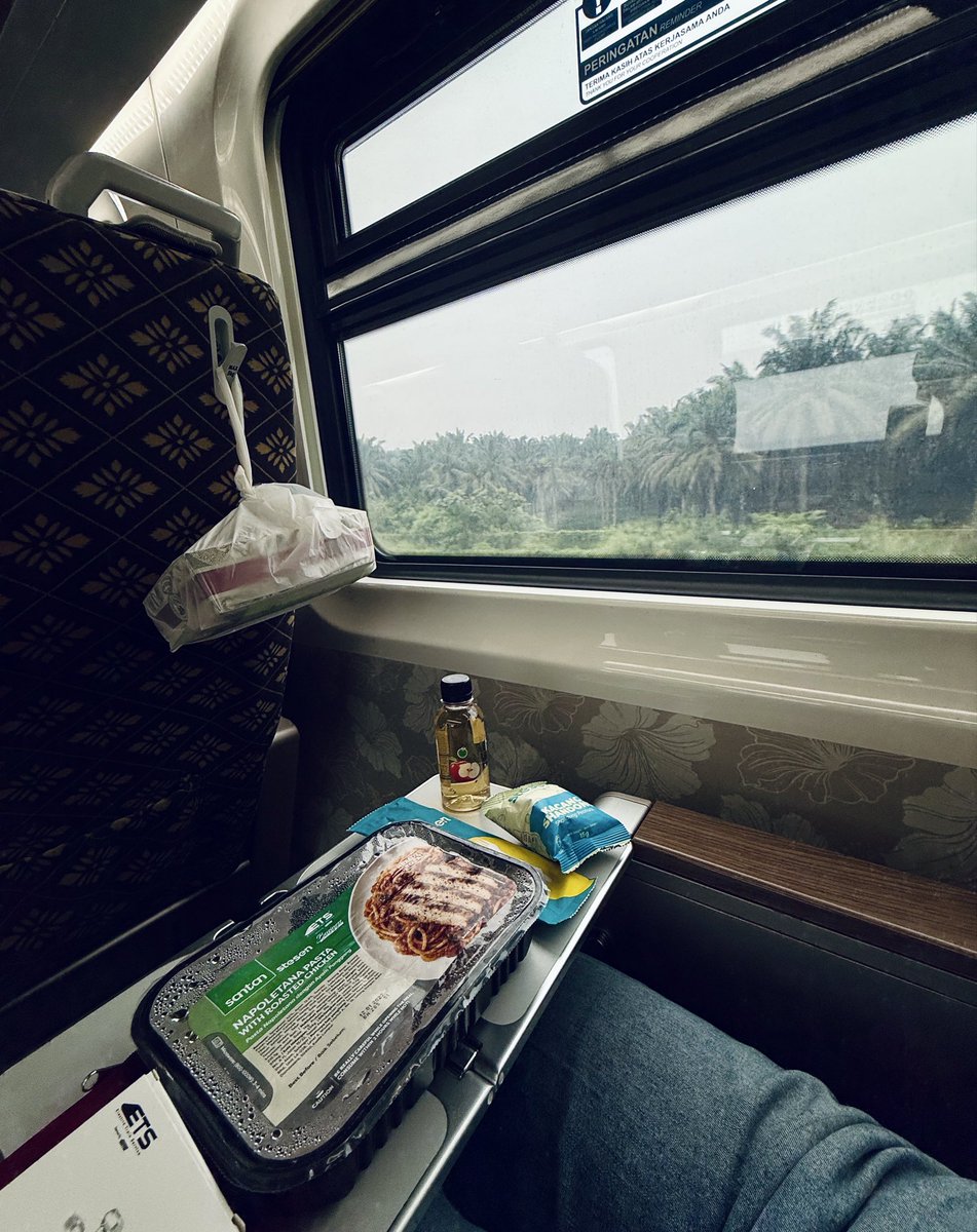 0x_Jade_'s tweet photo. 10+ countries travelled, but somehow it's my first time in KL, even though I live right next door 🤯🤯🤯

Hey Malaysia, monke in town 🐒💕

Can't wait for @SuperteamMY demo day with @leptokurtic_kai. 

See you guys there! https://t.co/cDqit5ECDZ