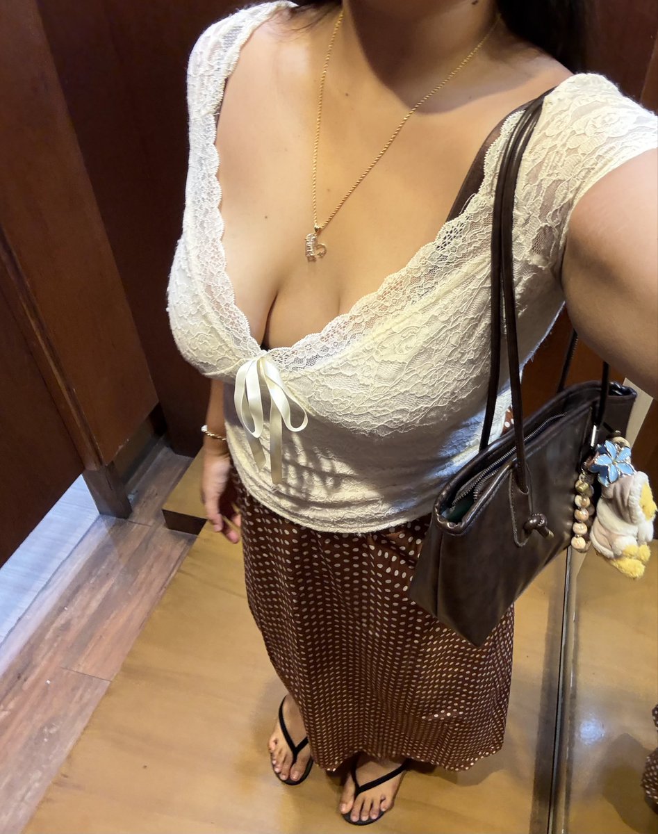 111xvariz's tweet photo. we fw titty gap too? if not, unfollow me https://t.co/TM9901Gl4m