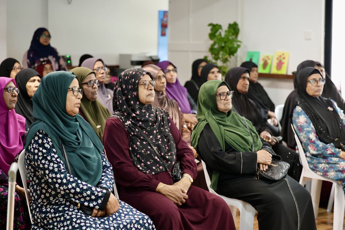 SFdevelopmentMV's tweet photo. ހުޅުމާލެ ހޮސްޕިޓަލް އަދި ހުޅުމާލެ އިސްރަށްވެހިންގެ ނާދީ ގުޅިގެން އުރަމަތީގެ ކެންސަރުން ރައްކާތެރިވުމުގެ މުހިންމުކަމާއި ބެހޭ މައުލޫމާތު ސެޝަނެއް ކުރިއަށް ގެންގޮސްފި. 

މި ސެޝަން ނަންގަވައިދެއްވީ ސަބް ސްޕެޝަލިސްޓް އިން ބްރެސްޓް ކެންސަރ ޑރ އަލްތާފް އަދްނާން.
@HMH_mv https://t.co/GgDsAnyKor