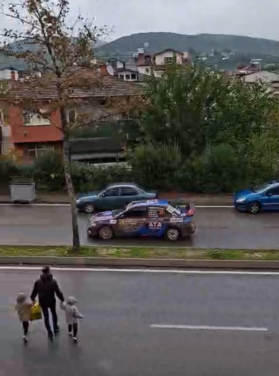 Mecitsert1's tweet photo. Derince fsm de oturuyorum ralli araçları yerleşim yerinde pist gibi ısınma turları atıyor bizde 1,5 yaşında ikiz bebeklerimizi uyutmaya çalışıyoruz 
Eğer izin verecekseniz vali konağı yada valilik civarnda izin verin sesi siz dinleyn @kocaelivaliligi https://t.co/Vh5pNuKnAv