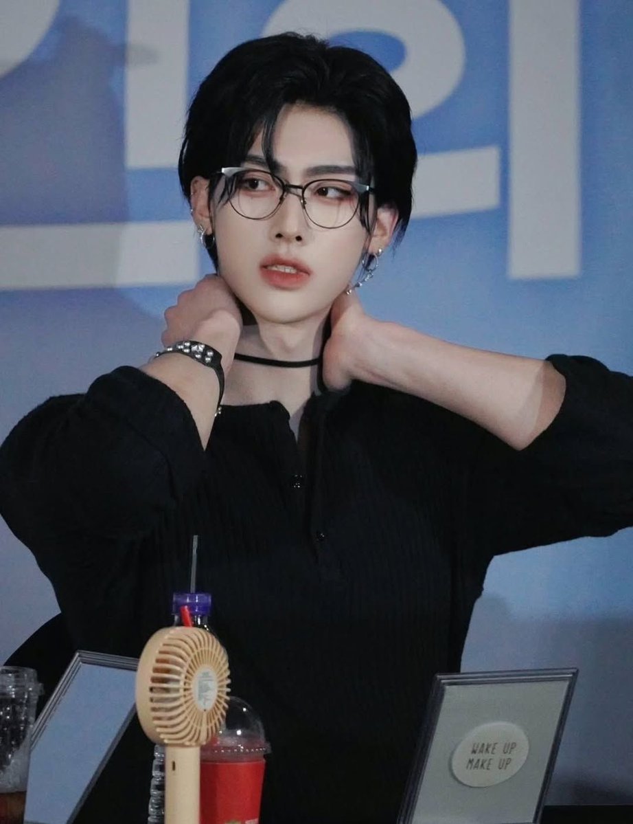 Riwkyvin's tweet photo. Oh my hot emo girlfriend https://t.co/rvY3Q699gb