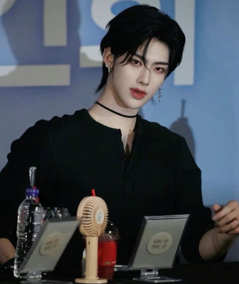 Riwkyvin's tweet photo. Oh my hot emo girlfriend https://t.co/rvY3Q699gb