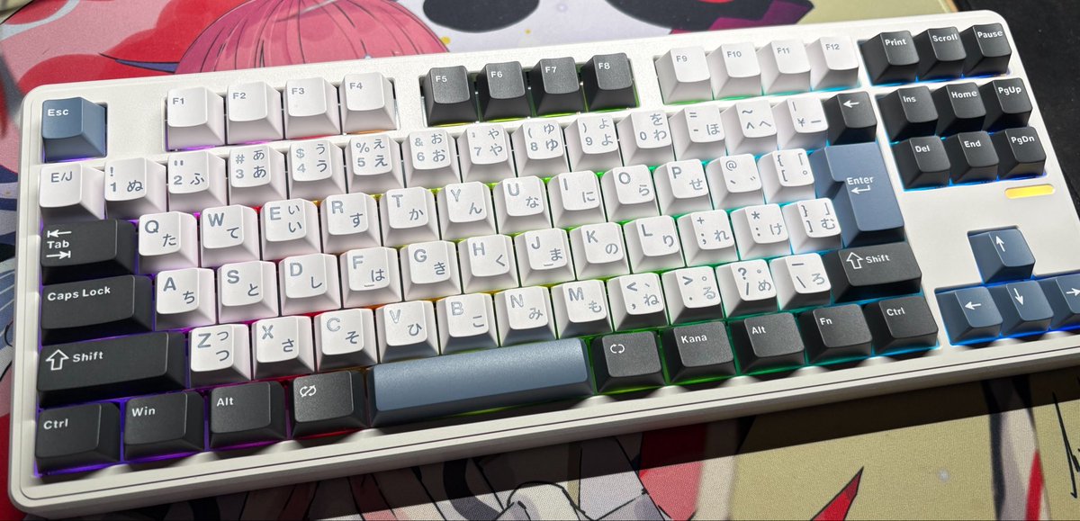 SigridSub's tweet photo. 新しいキーボード届いたー！これはSmackApe Impact 80！ https://t.co/76XPIl1VcL