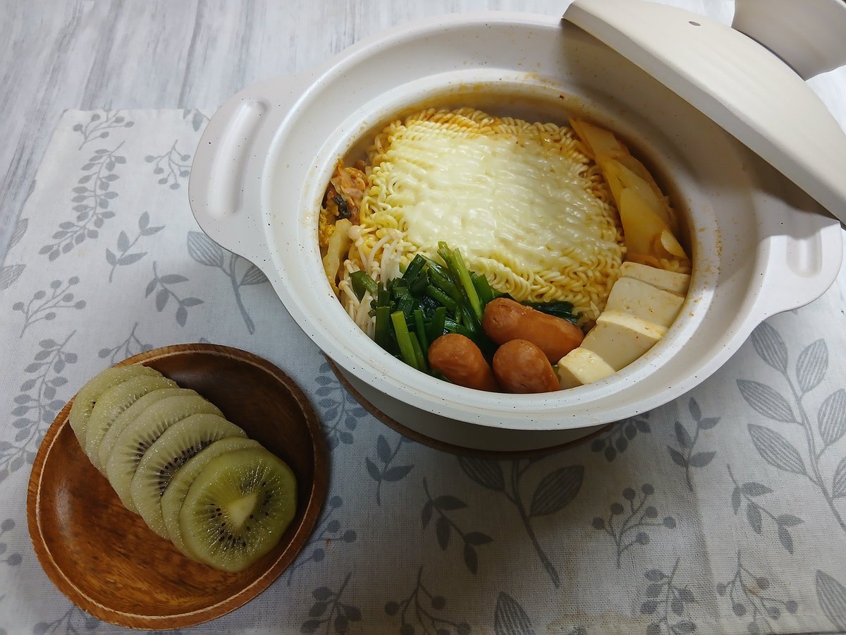mma_yzry's tweet photo. 今日の #夜ごはん はプデチゲー✨️
チートデーよりカロリー高いわ😂明日の体重は激増でしょうねー😣まぁ食べたかったし？サリ麺のせいで見えないけど､下に約350㌘の野菜入ってます😋

今日もお疲れさまでしたーｯ🫡 https://t.co/QLfUzR3Fy6