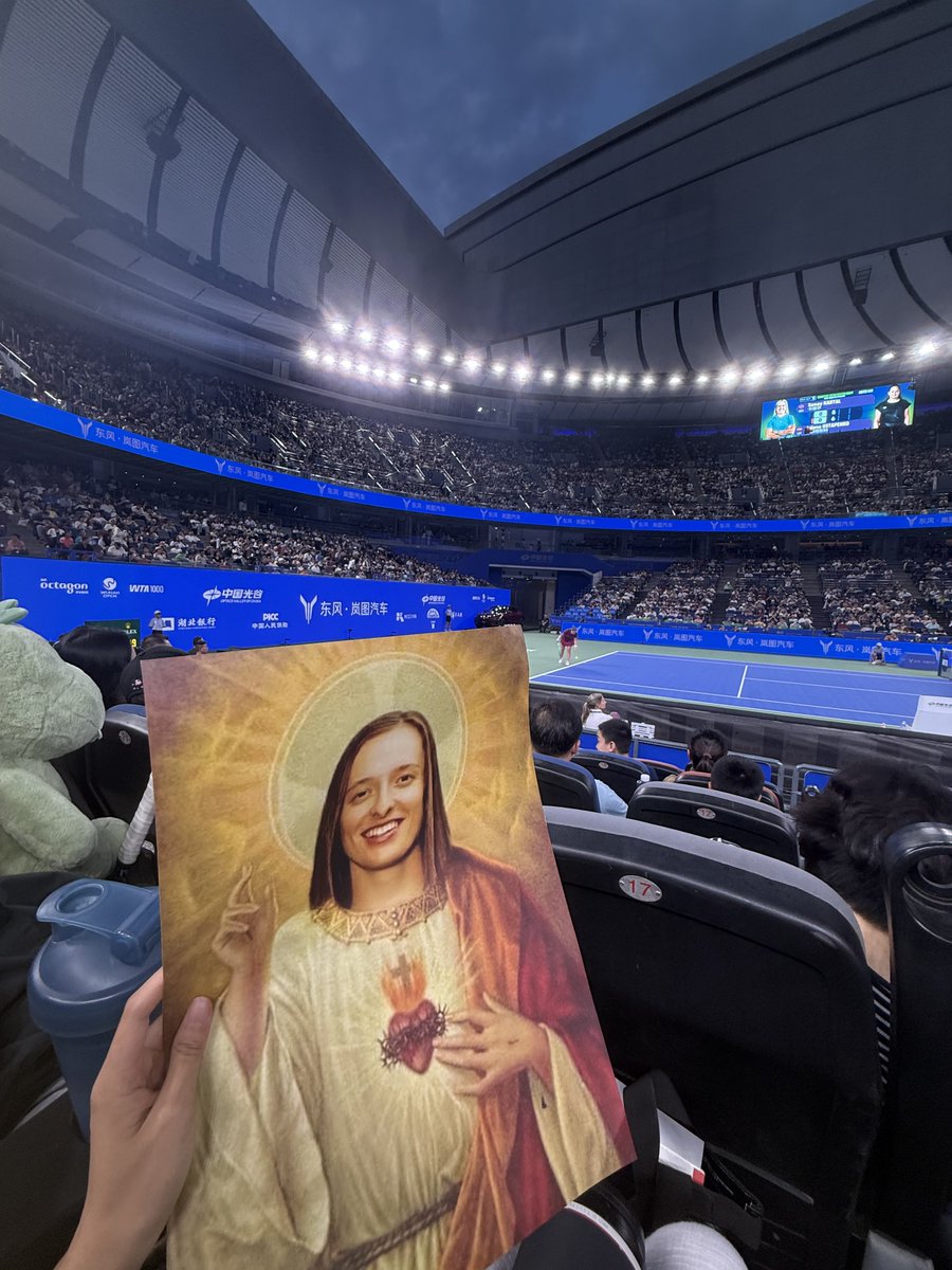 skyroooooom's tweet photo. RT TO SCARE OSTAPENKO AWAY https://t.co/TwpY66wlEd