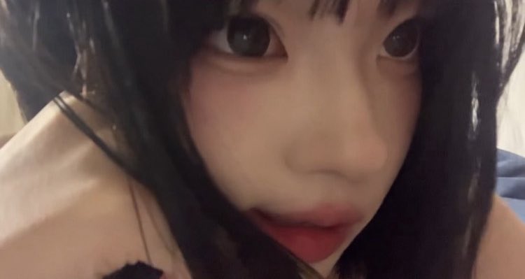 ybl9w's tweet photo. また脱いでる https://t.co/iiZTaqWiB9