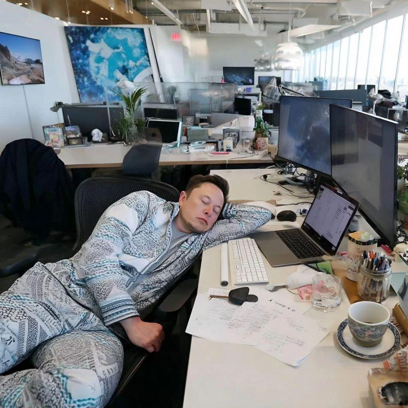 OGElonPF's tweet photo. The richest man on Earth is still in the trenches. https://t.co/dktssBRHMU