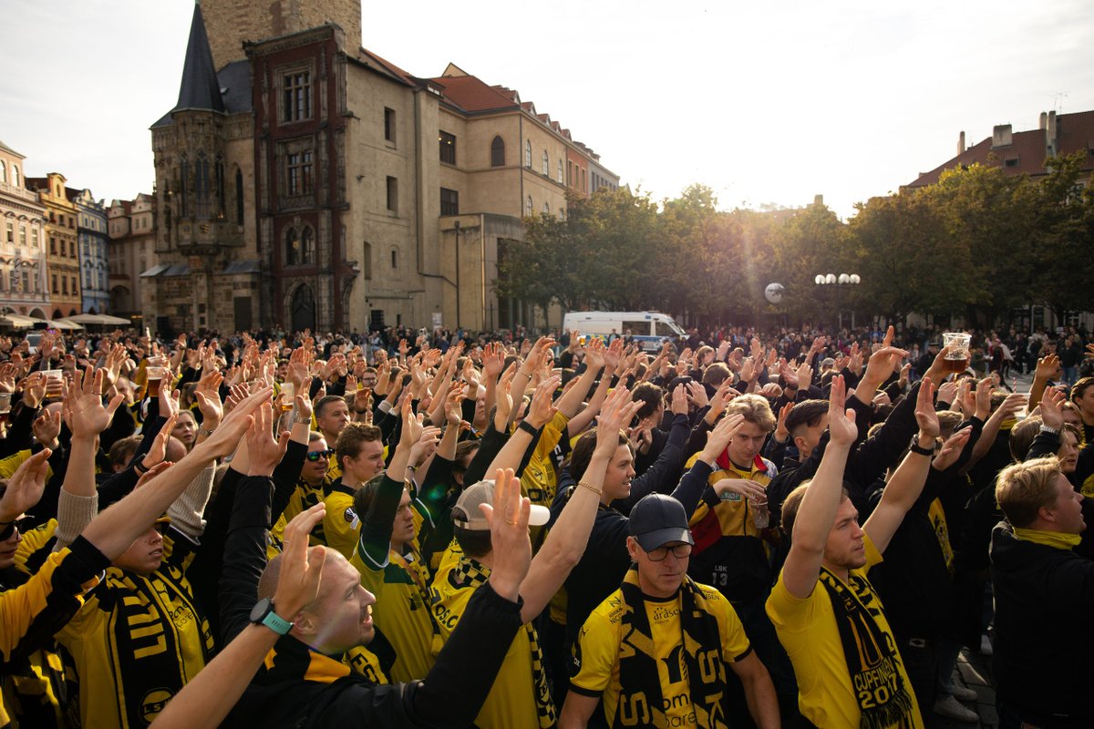 HardeMottak's tweet photo. Ligger et bildegalleri fra torget på vår Facebookside:

https://t.co/lBY8EwOvbw https://t.co/PVbYaGL4Ge